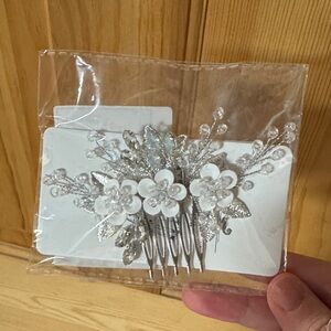 Chic Silver and White Floral Hair Comb